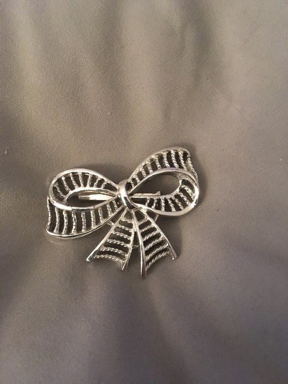 Bow Brooch/Pin in Silver   "Put a Bow on It"  Newb