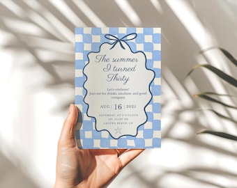 Invitación de cumpleaños costera, El verano en que me volví guapa, Treinta, Fiesta playera, Invitación azul marino suave, Plantilla dibujada a mano, Canva