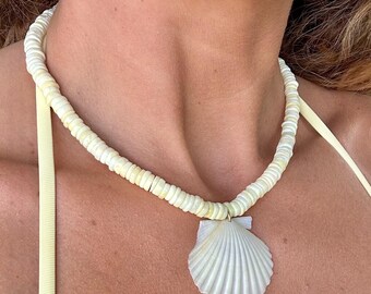 Collar de conchas de vieira y cuentas de concha amarilla