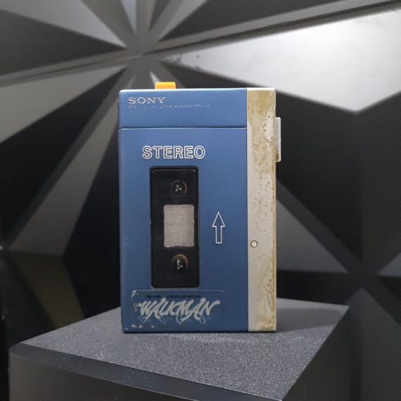 カセットテーププレーヤー：ソニー ウォークマン TPS-L2 初代