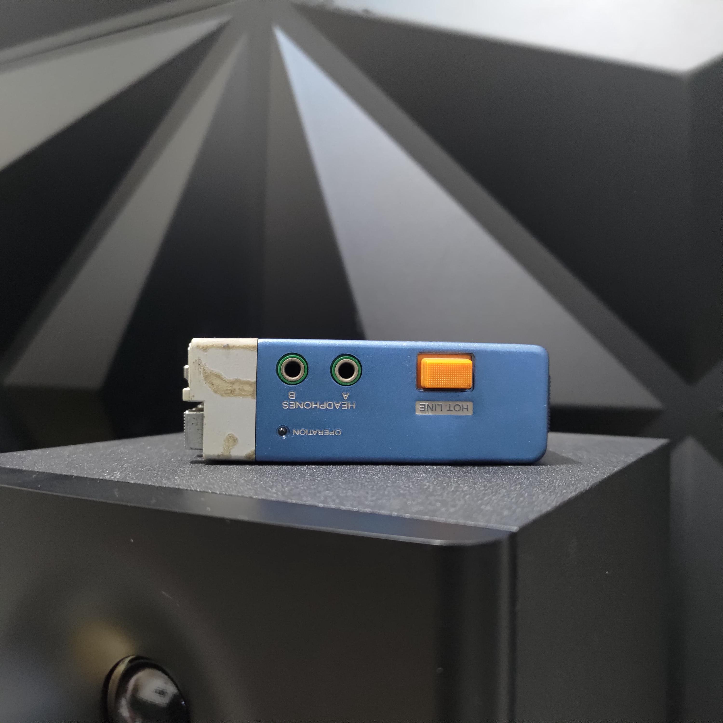 カセットテーププレーヤー：ソニー ウォークマン TPS-L2 初代