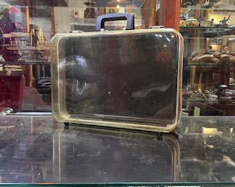 Retro walizka: Półprzezroczysta walizka vintage