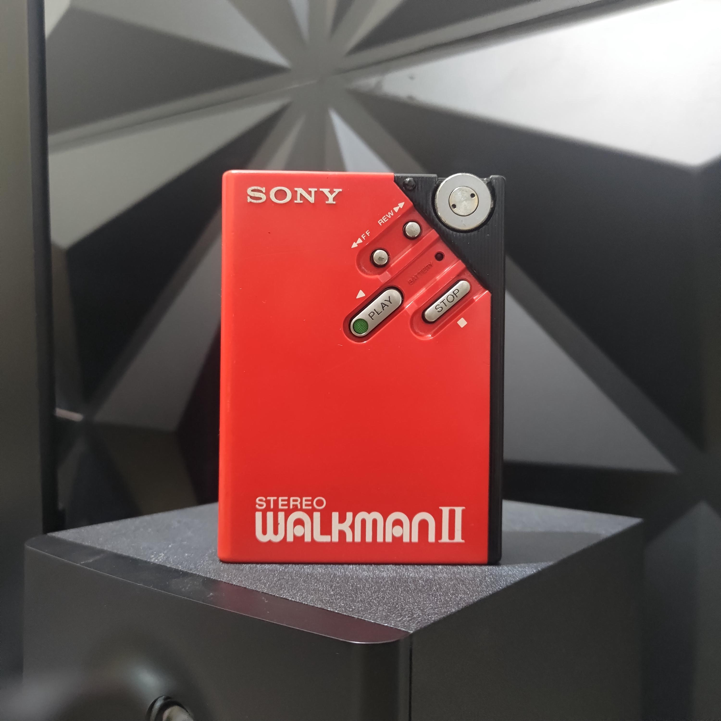 カセットテーププレーヤー：ソニー ウォークマン WM-2 レッド