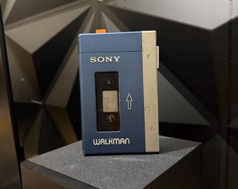 カセットテーププレーヤー：ソニー ウォークマン TPS-L2 初代