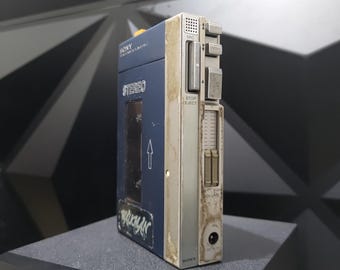 カセットテーププレーヤー：ソニー ウォークマン TPS-L2 初代
