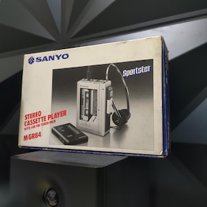 カセットテーププレーヤー：サンヨー ウォークマン MGR-84 スポーツスター