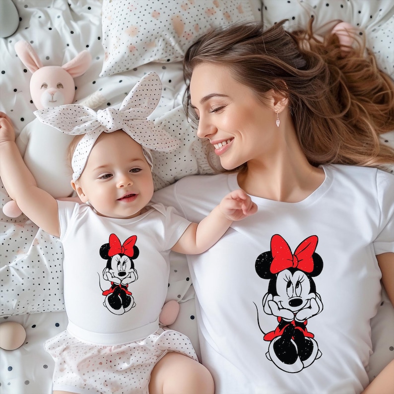 Minnie Mouse Shirt, Disney Women’s Shirt, Minnie Mouse Bow Sweatshirt, Minnie Gift T-Shirt