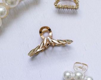 TESSA // crystal & gold claw clip // spring capsule