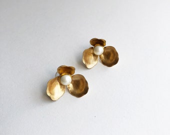 Raine / modern romantic earring / brass floral stud earring with pearl detail