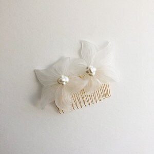 Bardot Comb: resin florals with pearl detailing image 3