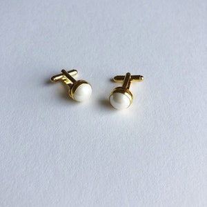 Ziggy // Pearl Wedding Day Cuff Links image 1