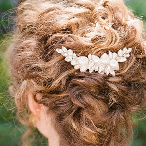 Marlow : Asymmetric romantic pearl & crystal hair comb / Vintage Glam image 2