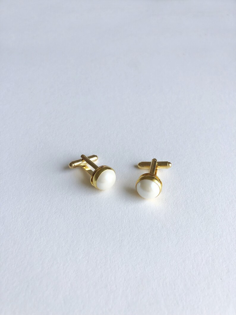 Ziggy // Pearl Wedding Day Cuff Links image 3