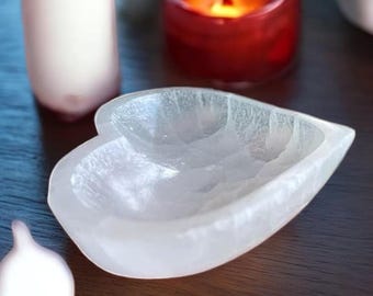 Selenite Heart Bowl: Crystal Charging, Meditation, and Home Decor