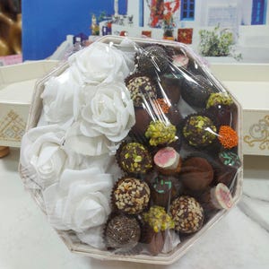 Cadeaux pour elle,  coffret cadeau chocolat fait main, coffret fait main, coffret des fêtes,  dattes fourrés, Chocolat, confiserie artisales