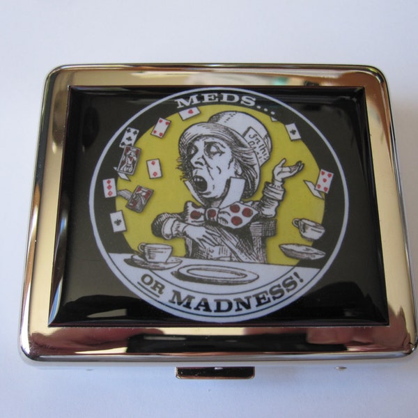 Pastillero de 7 días de Alicia en el país de las maravillas Meds or Madness El Sombrerero Loco