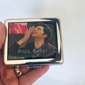Pastillero divertido de 7 días con espejo de Pills Baby imagen 2