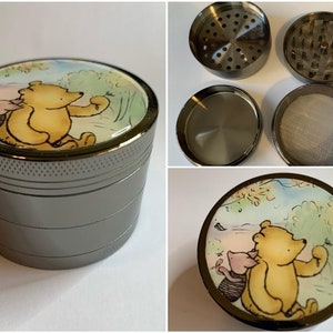 Molinillo de hierbas y especias secas Classic Pooh de 5,7 cm (2,25") y 4 compartimentos.