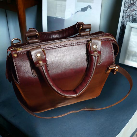 Luxury Italian Handmade Leather Bag - Burgundy Elegance - Etsy display picture 1