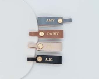 Portachiavi in pelle vegana personalizzato con nome o iniziali – Portachiavi fatto a mano, regalo per lui e per lei – Portachiavi con monogramma personalizzato