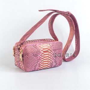 Pink Python Leder Crossbody Bag: Strukturierte Schlangenleder Geldbörse