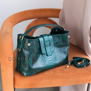 Luxury emerald green snakeskin handbag for everyday wear