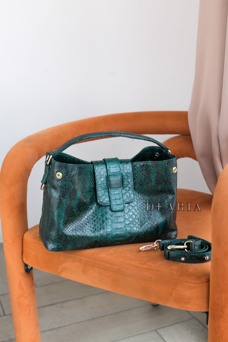 Convertible tote bag with side buttons forming trapeze shape