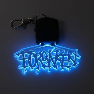 Forsaken LED-ljusnyckelringsberlock, anpassad Gamertag LED-ryggsäckberlock, present till spelrum, julklapp