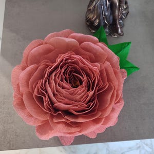 peonia in carta crespa colore rosa antico