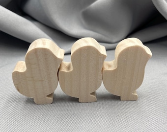 Huevo hervido en una taza de huevo en una mesa de madera | Foto Premium Huevo hervido en una taza de huevo en una mesa de madera | Foto Premium