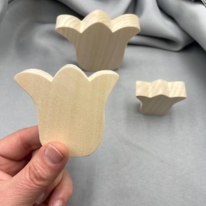 Ritaglio di tulipano in legno per la pittura, decorazione floreale vuota, fiori in legno per progetti fai da te, tulipano in piedi, artigianato pasquale, idee regalo primaverili