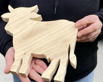 Hölzerner Kuh-Ausschnitt, unfertige Tierform, leeres DIY-Handwerk, rustikale Bauernhausdekor, bereit zum Bemalen