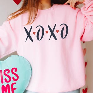 Valentines Day Sweatshirt, Valentines Day Sweatshirt Valentine Shirt for Teacher Valentines Sweater Galentines Day Gifts, XOXO Sweatshirt