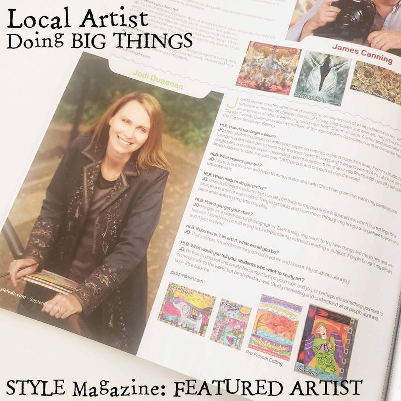 Peut inclure: Une page de magazine pr&eacute;sentant une interview avec une artiste locale, Jodi Queenan. L'article met en lumi&egrave;re son parcours artistique et ses conseils aux artistes en herbe. L'image montre Jodi Queenan, une femme aux cheveux bruns courts, portant une veste noire &agrave; broderies complexes, tenant un pinceau et une palette. L'article inclut une citation de Jodi Queenan : &laquo; Soyez fid&egrave;le &agrave; vous-m&ecirc;me et cr&eacute;ez parce que cela vous apporte de l'espoir et de la joie, ou peut-&ecirc;tre est-ce quelque chose que vous devez communiquer au monde, mais soyez aussi rus&eacute;. &Eacute;tudiez le marketing et comprenez ce que les gens veulent. &raquo;