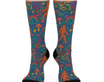 Calcetines psicodélicos de Pie Grande: un divertido regalo forestal para amantes de un estilo único.