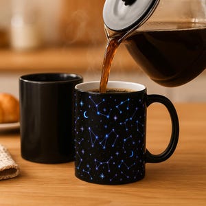 Glödande konstellation värmeavslöjande mugg | Astronomigåva