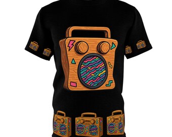 Camiseta con aires de boombox retro para amantes de la música de los 90 / Diseño inspirado en el skate neón / Detalles gráficos en mangas y dobladillo