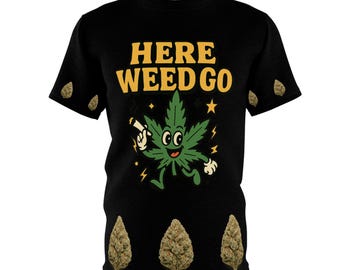 Camiseta divertida con diseño de hoja de cannabis "Here Weed Go" para fumetas, con diseño atrevido de marihuana y estrellas en las mangas y el dobladillo, ideal como regalo para marihuana con un toque de energía.