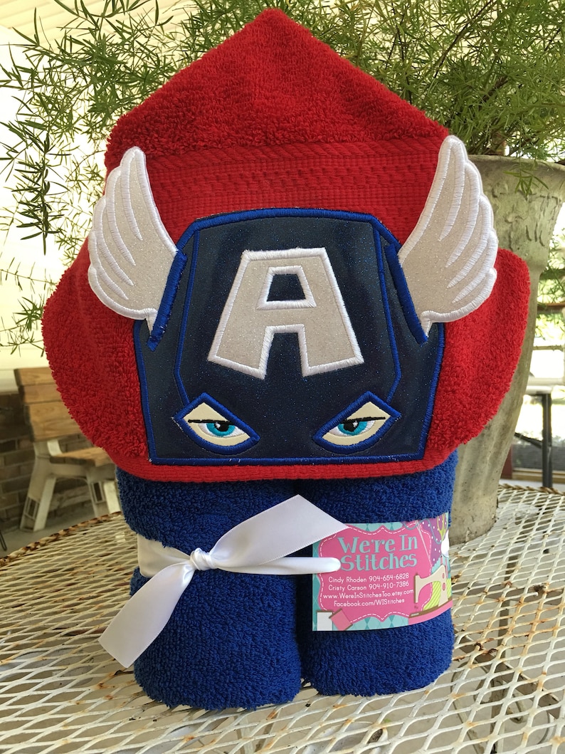 beach towel Captain America gift bath towel pool towel children/'s gift Captain America hooded towel appliqued towel Super hero towel