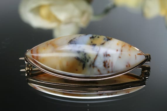 Vintage 10k Yellow Gold and Agate Brooch - image 1