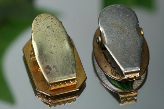Vintage Goldtone Metal And Enamel Decorative Clip… - image 3