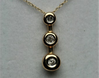 10k Diamond Pendant Necklace - 3 Stone