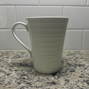 Mikasa &quot;&quot;Swirl&quot;&quot; weißes Knochenporzellan Kaffee- & Teetassen/Becher - Set mit 5 Stück
