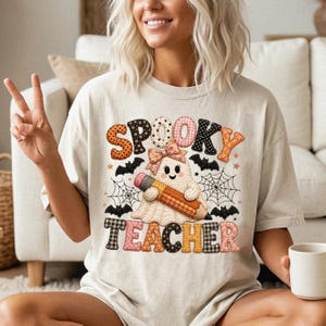 Comfort Colors® Faux Patchwork Ghost Lehrer Shirt, Halloween Lehrer T-Shirt, Gruseliges Lehrer Geschenk, Back To School T-Shirt, Herbst Lehrer Shirt