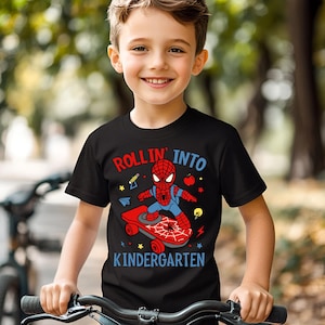 Rollin &#39;Ins Kindergarten Spiderman T-Shirt, Mein erster Schultag, Willkommen zurück in der Schule, Schulanfang Shirt, erster Schultag Shirt