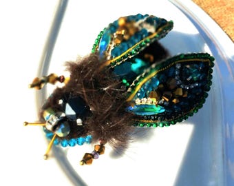 Handmade Emerald Beetle Brooch: Beaded Insect Pin, Vintage Style