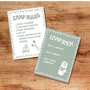 Puede incluir: Dos tarjetas imprimibles con un esquema de color verde y blanco. La primera tarjeta tiene el texto "Camp Rules" y enumera cinco reglas para un viaje de campamento. La segunda tarjeta tiene el texto "Camp Bach" y enumera tres días de actividades: Día del lago, Senderismo y Día de cabaña relajante.