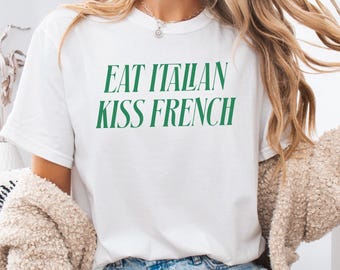 イタリアンキスを食すフレンチTシャツ、面白い食べ物の引用Tシャツ、トレンディなトラベルTシャツ、ミニマリストグラフィックTシャツ、彼女への粋なシャツ、フレンチエステティックTシャツ