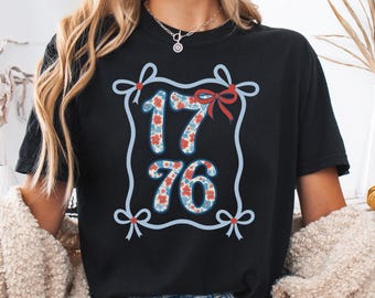 1776フローラルシャツ、独立記念日シャツ、レトロUSA Tシャツ、アメリカ独立記念日シャツ、キュートな独立記念日シャツ、コンフォートカラーシャツ
