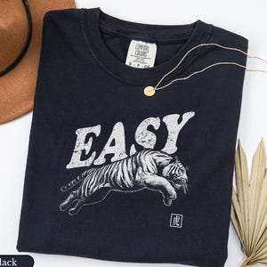 Retro Distressed Tiger Graphic Tee - Comfort Colors Vintage Shirt